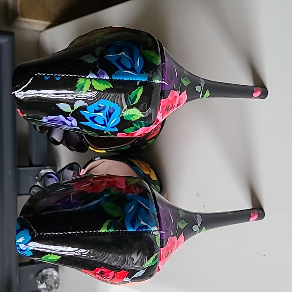 Betsey Johnson Women's Floral Heels - Picture 3 of 7